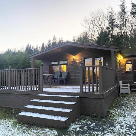 Stunning 4-Bedroom Cabin With Hot Tub In Beattock! Экстерьер фото